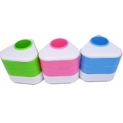 Підставка для ручок з 3-ма відд., пластик, "Трикутник" Підставка для ручок з 3-ма відд., пластик, "Трикутник"