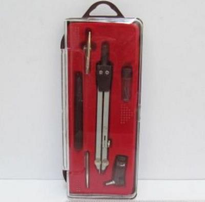 Готовальня "Червона підкладка" 6 предметов (1/) Готовальня "Червона підкладка" 6 предметов (1/)