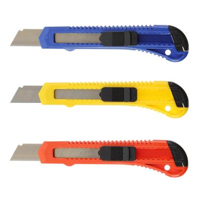 Ніж канцелярський Buromax, 18мм, прозорий пластиковий корпус, механічні фіксуючі леза (1/60/600) Ніж канцелярський Buromax, 18мм, прозорий пластиковий корпус, механічні фіксуючі леза (1/60/600)